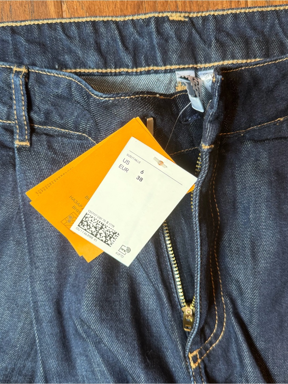 NWT H&M Wide Leg Pleated Denim Trousers Blue Jeans - Size 6 / 38 - Picture 5 of 7